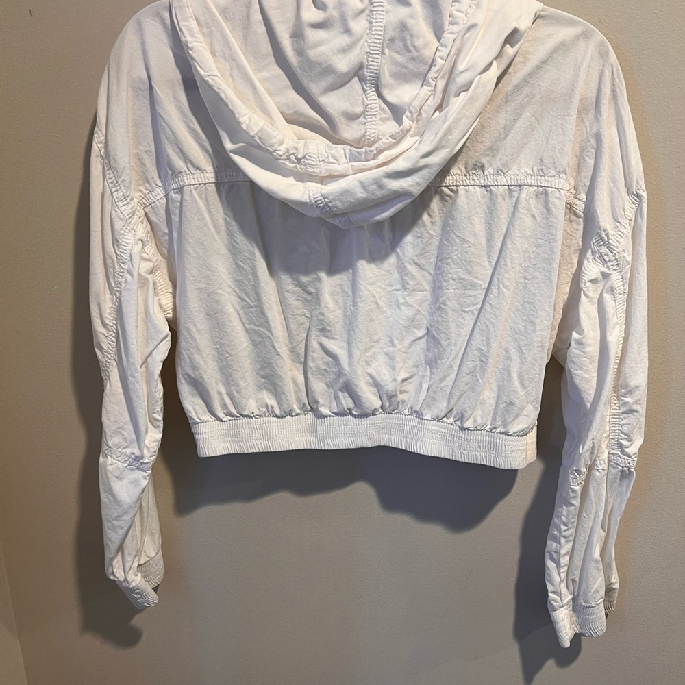 Cropped White Hooded Shirt - Picture 2 of 5